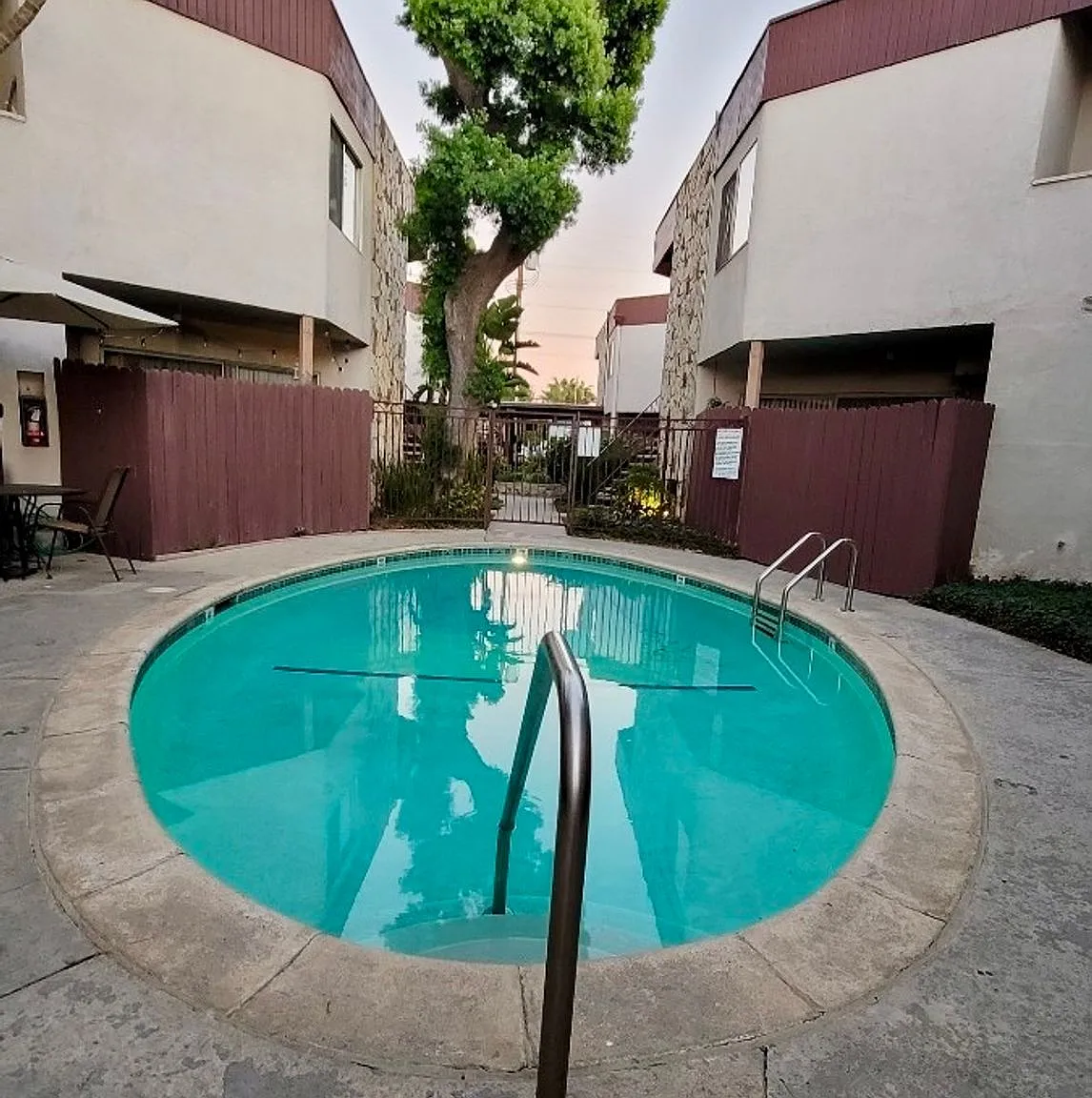 Lido Isle Apartments — Photo 2