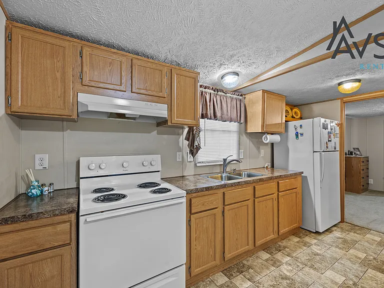 398 Volliedale Dr — Photo 6