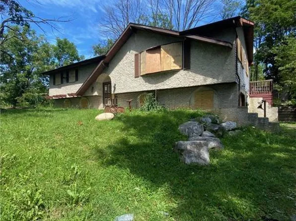 1040 Riverview Dr, Walnutport, PA 18088