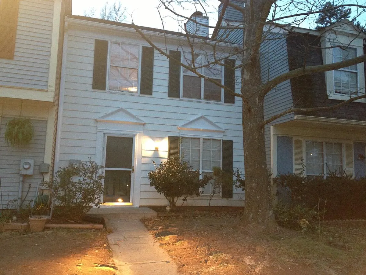 2 bed, 2.5 bath, 1160 sqft, $1,550 — Photo 2
