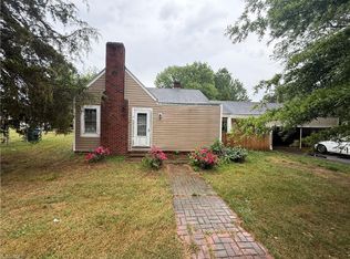 908 W Lee Ave, Yadkinville, NC 27055