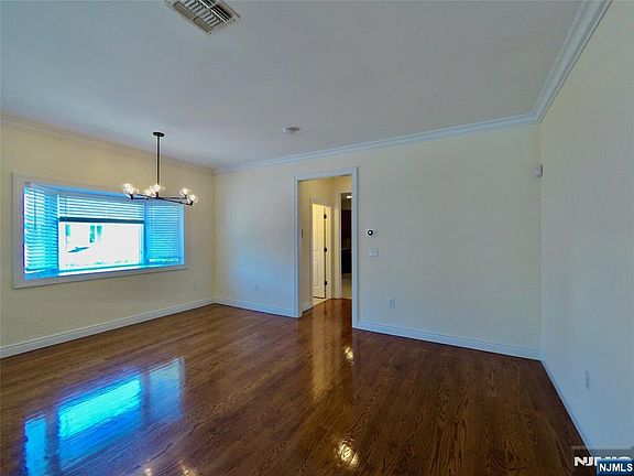4th image of 25 Jacobs Lndg