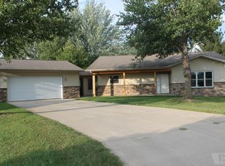 842 Airport View Dr, Manning, IA 51455