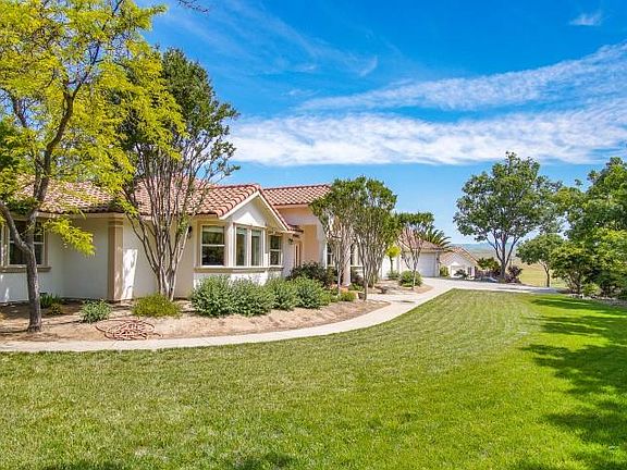 3rd image of 6485 Vineyard Ct