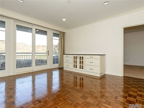 3rd image of 100 Harbor View Dr APT 101