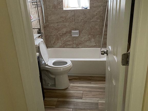 4th image of 188 Greenleaf Ave #18A