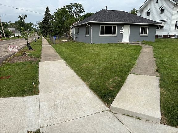 2nd image of 1101 Elmhurst Dr NE