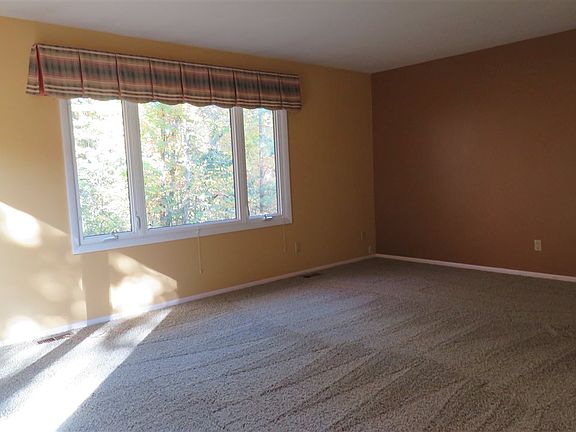 4th image of 1107 Hickory Hill Dr
