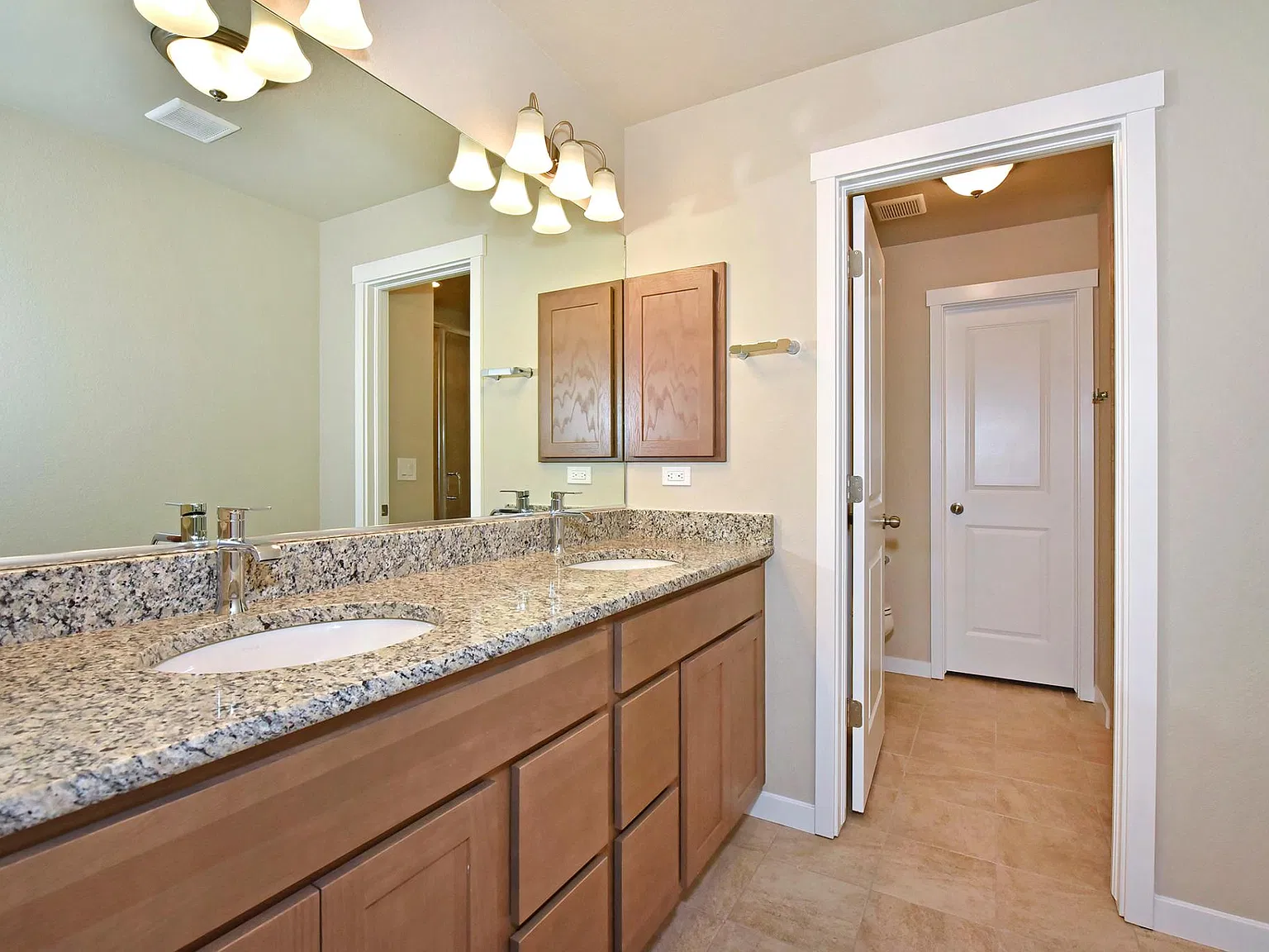 3 bed, 1795 sqft, $2,400 — Photo 4