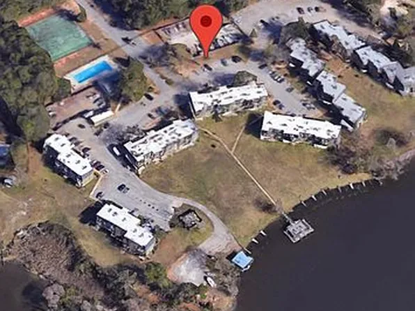 102 Riverbend Dr, Mobile, AL 36605