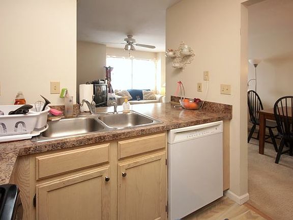 3rd image of 1538 N Oakhill Dr #M2