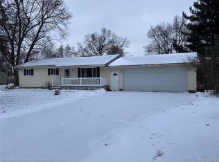 5220 Rockway Dr, Columbiaville, MI 48421