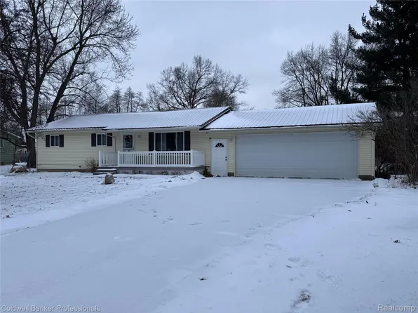 5220 Rockway Dr, Columbiaville, MI 48421