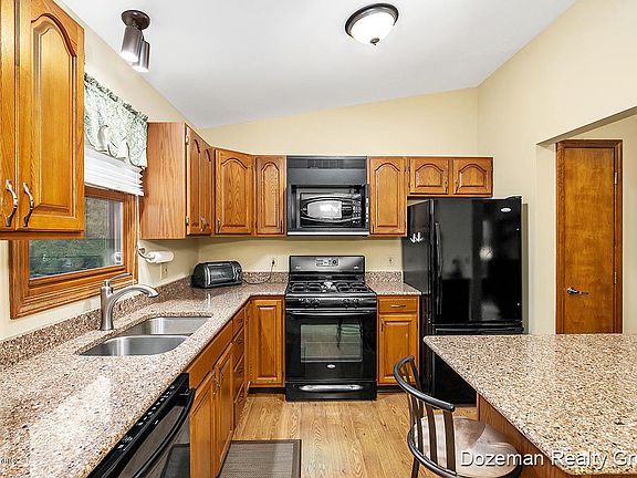 4th image of 4227 Chadwick Ave NE