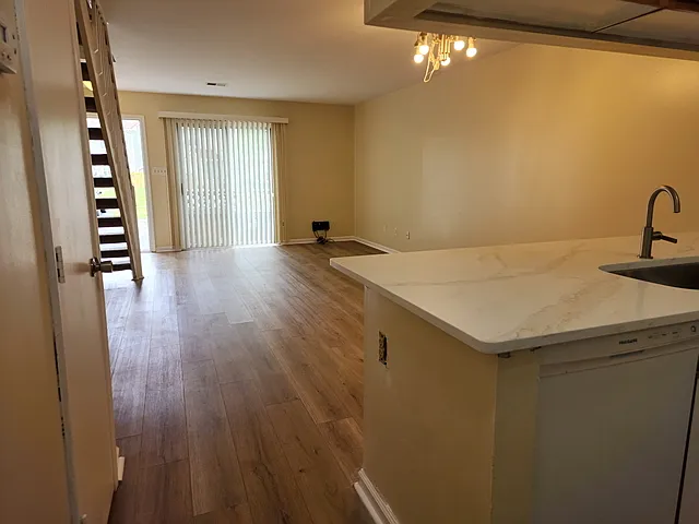 5326 Lake Victoria Arch - 1 — Photo 2