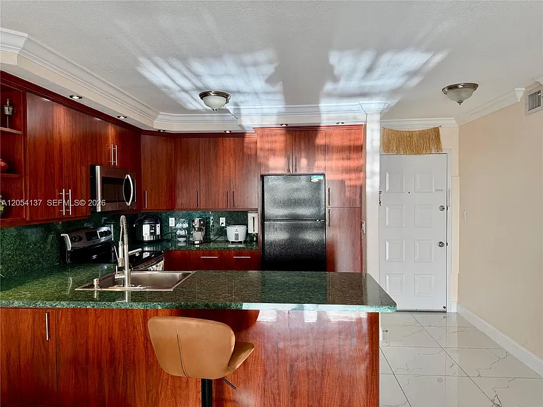 7010 NW 186th St #5-510 — Photo 3
