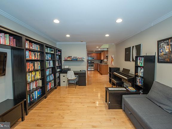 4th image of 1901 Green St Unit 10