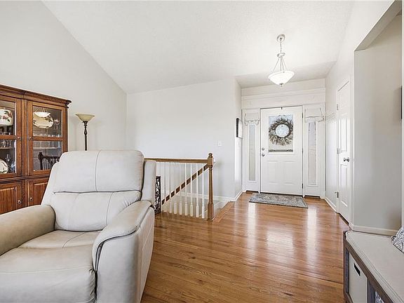 4th image of 1609 SE Dalton Dr