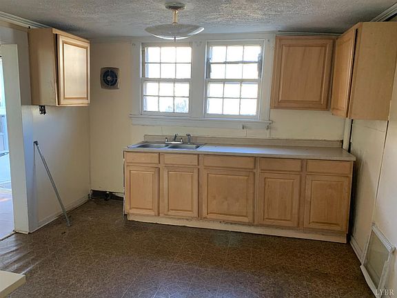 4th image of 311 Bay St