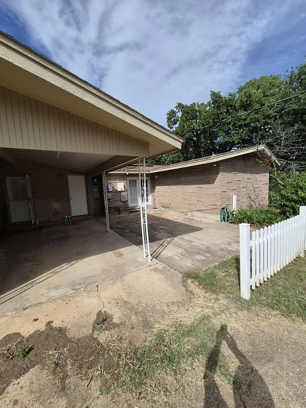 3 bed, 1630 sqft, $1,200 — Photo 2