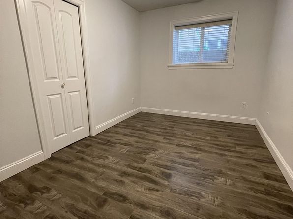 2 bedroom rental in Surrey — photo 5