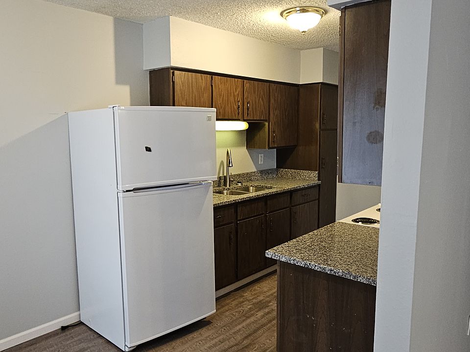 Kitchen, refrigerator & pull down faucet sprayer