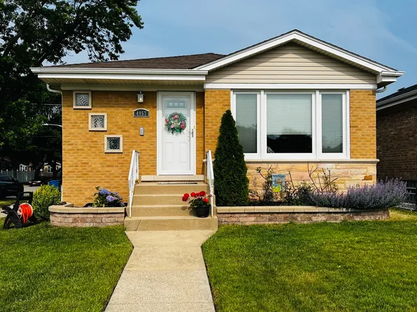 4957 N Neenah Ave, Chicago, IL 60656