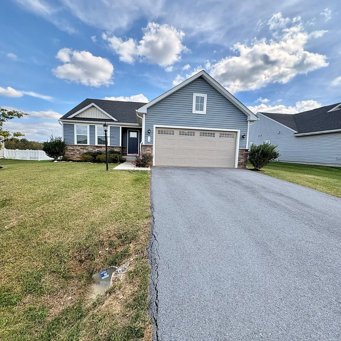 3 bed, 2.0 bath, 1576 sqft, $2,100 — Photo 4