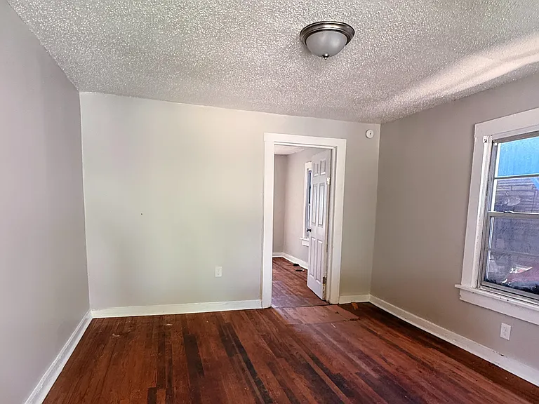 2133 Eldridge Ave — Photo 6