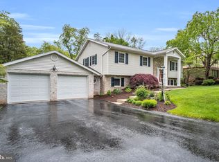 72 Lake View Dr, Gettysburg, PA 17325