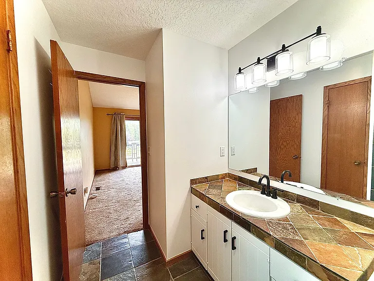 8730 N Silver Spur Rd — Photo 58