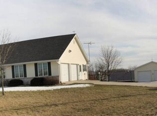 100 N Meadows Ln, Pattonsburg, MO 64670