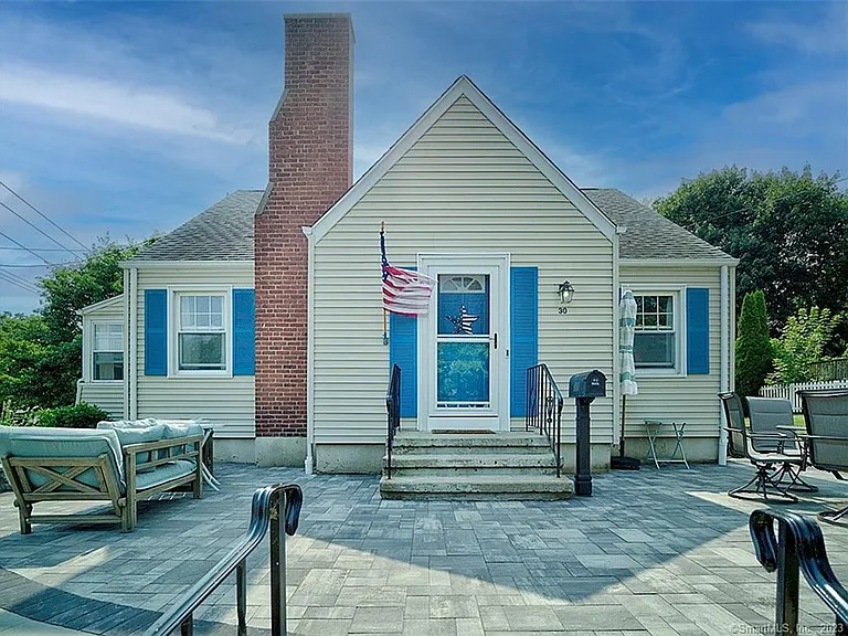 30 Seaview Ave — Photo 4
