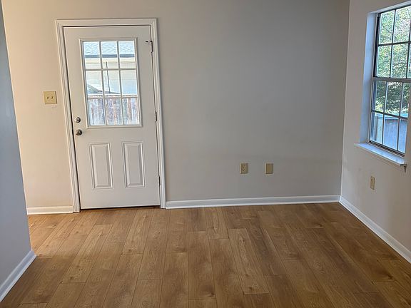 5th image of 407 Hillside Dr