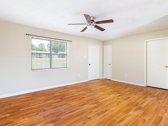 4th image of 208 Berry Way #20