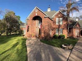 692 County Road 605, Angleton, TX 77515