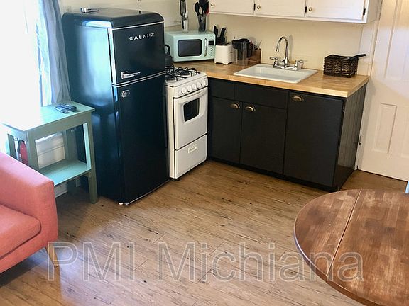 2nd image of 1022 Woodward Ave