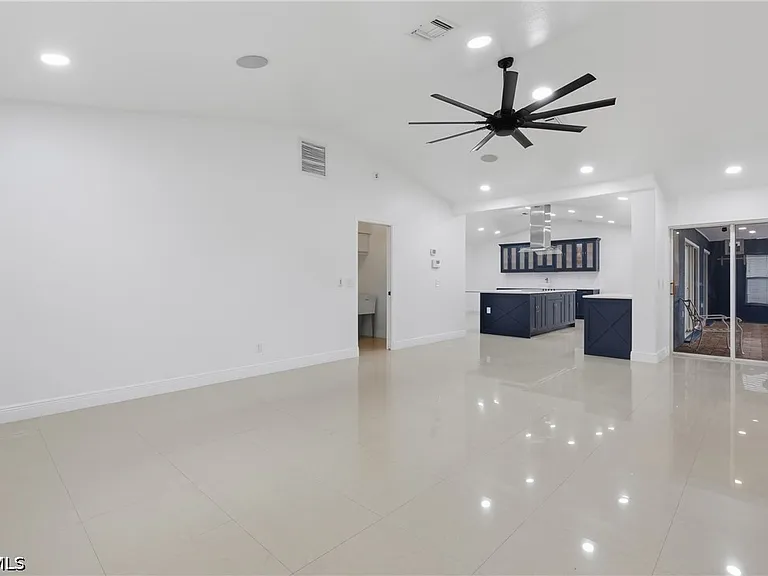 3016 SW 6th Pl — Photo 10