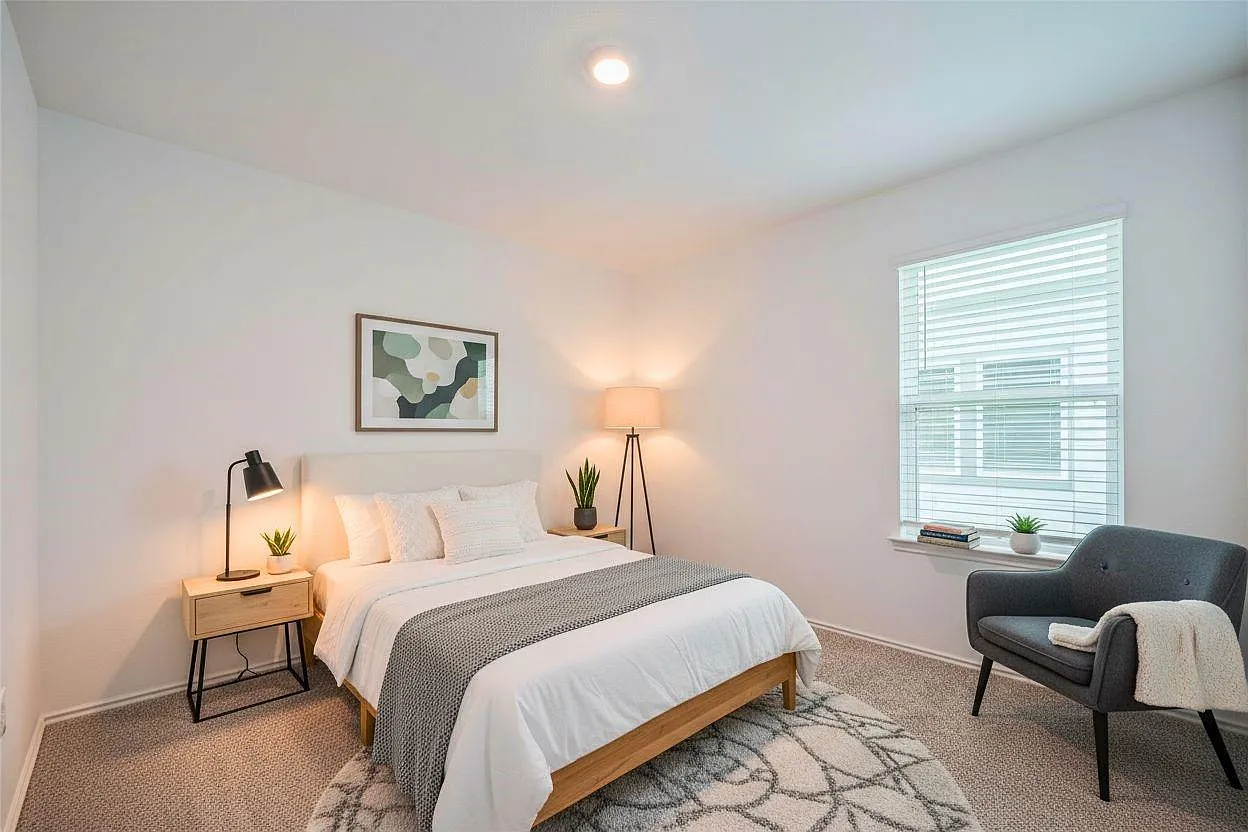 4 bed, 2.0 bath, $2,300 — Photo 1