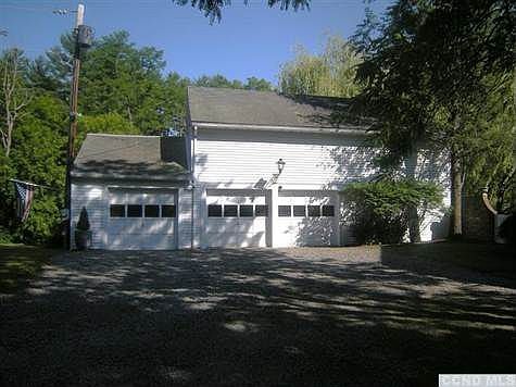 The main part of this out building with 3 bays is believed to be the old Rhinecliff Train station.