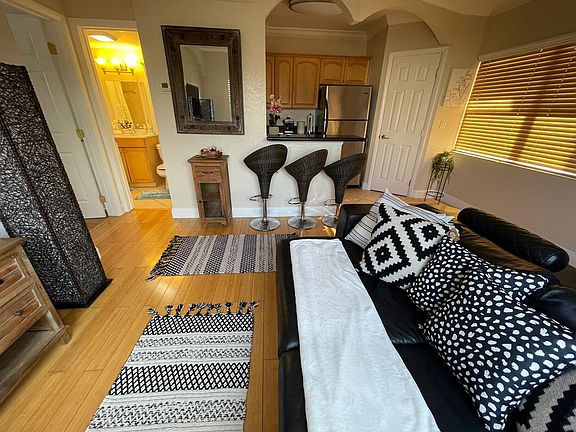 5th image of 744 NE 14th Ave APT 16