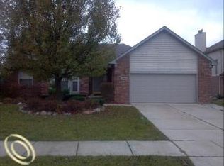 33043 Monticello Dr, Sterling Heights, MI 48312