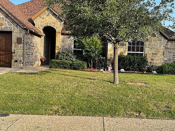 2nd image of 906 Joshua Ct