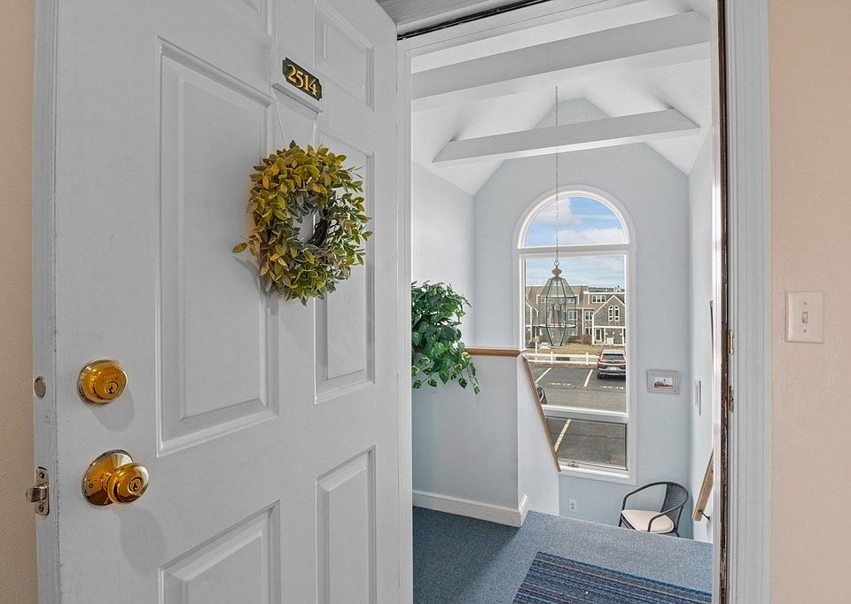 1st image of 25 Highland Ter APT 2514