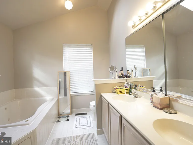 2041 Greenes Way Cir — Photo 27