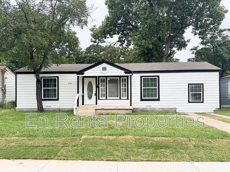 601 W Beach St — Photo 1