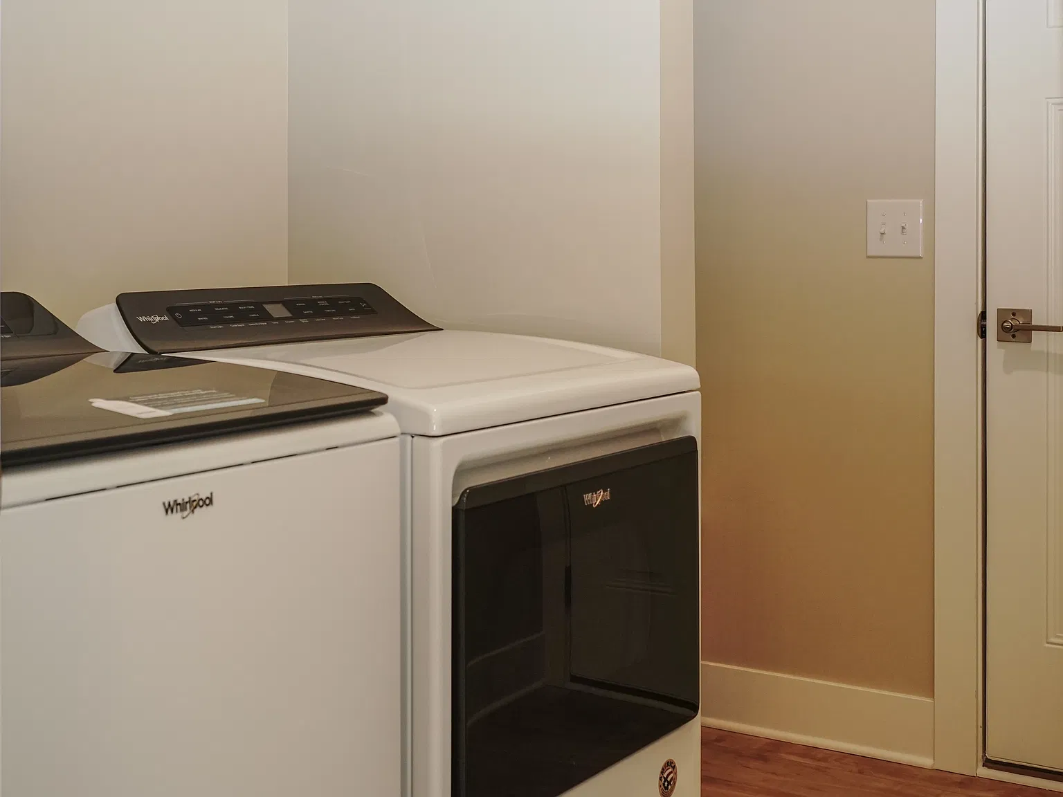 4 bed, 2432 sqft, $2,800 — Photo 3