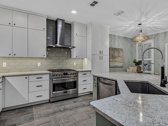3rd image of 6313 Paragon Dr