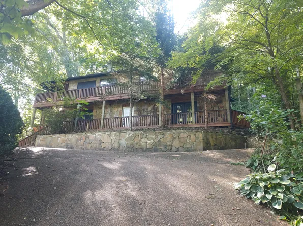 1021 Luzerne Ct, Gatlinburg, TN 37738
