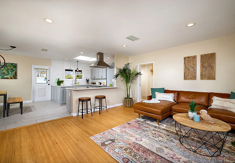 2136 Foothill Dr — Photo 3